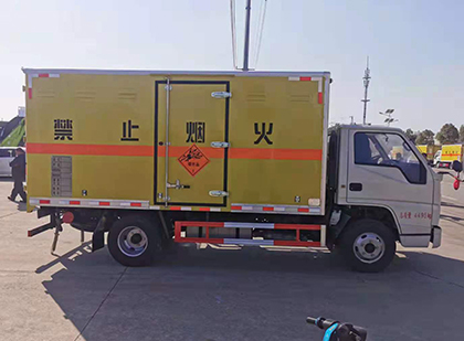 黄岩爆破器材运输车技术升级与安全合规新趋势